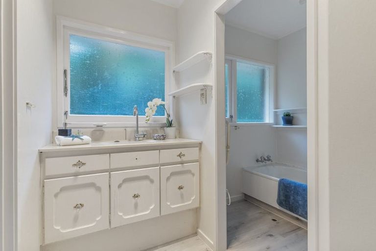 Photo of property in 35 Gretel Place, Hillcrest, Auckland, 0627