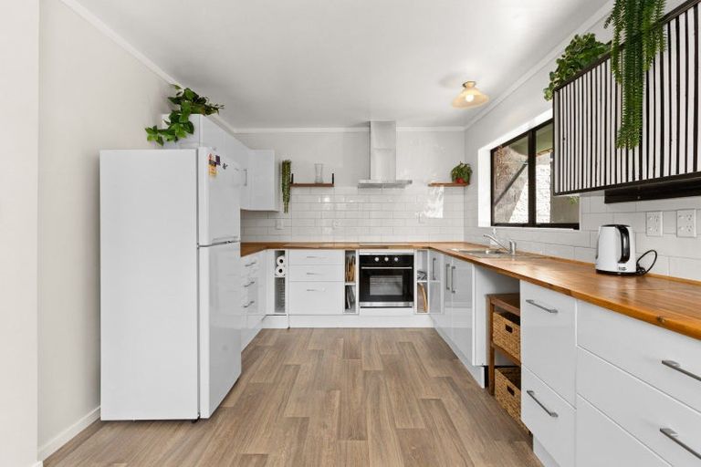 Photo of property in 2/2 Church Road, Taradale, Napier, 4112