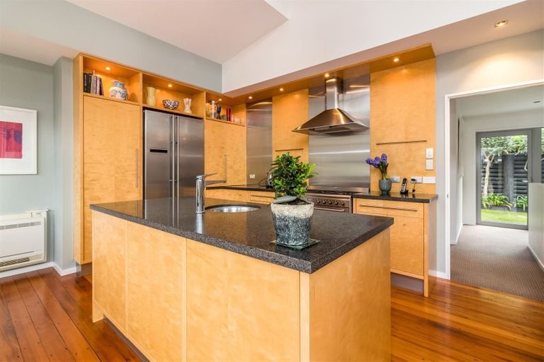 Photo of property in 18 Dalefield Drive, Cashmere, Christchurch, 8022