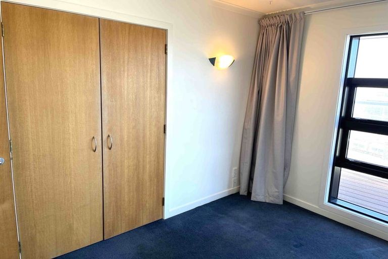 Photo of property in Endeavour Apartments, 4/125 Thorndon Quay, Pipitea, Wellington, 6011