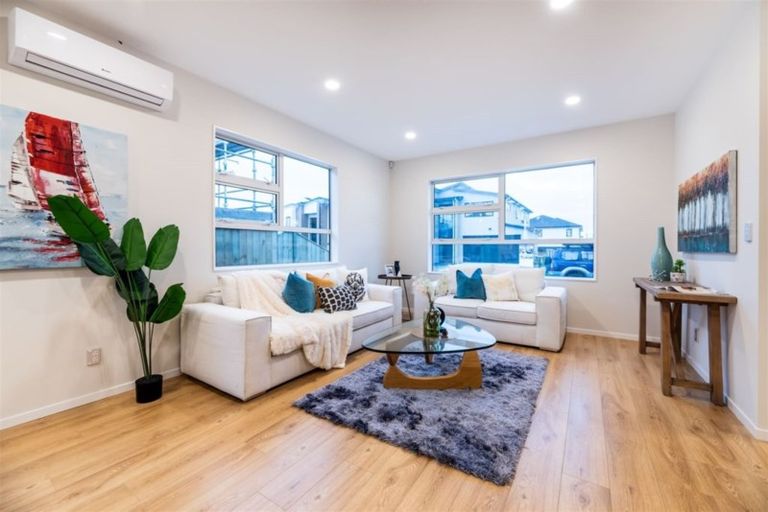 Photo of property in 12 Habitat Place, Hobsonville, Auckland, 0616