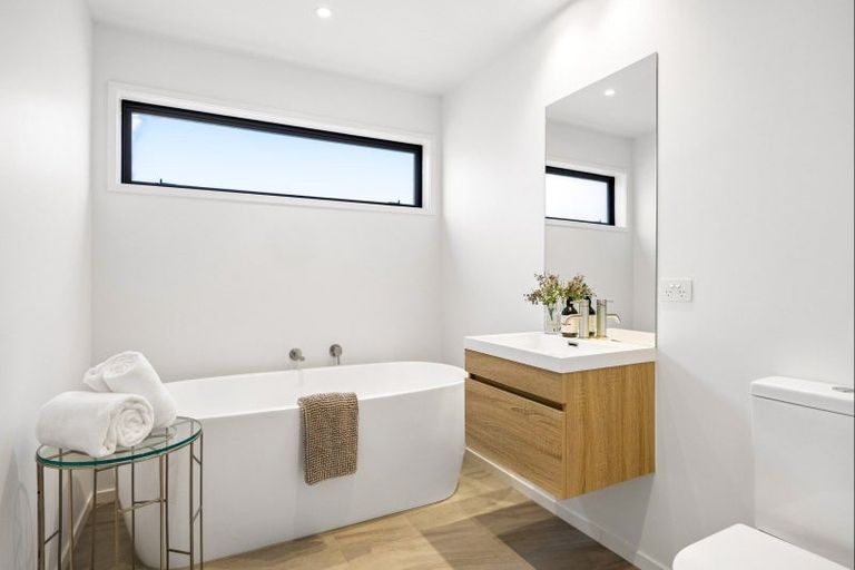 Photo of property in 24 Tapuwae Way, Mangere Bridge, Auckland, 2022