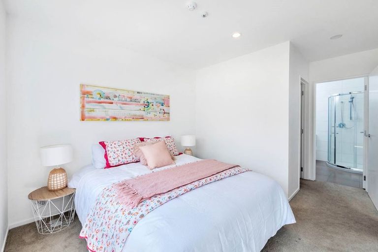 Photo of property in Apollo Apartments, 201/46 Rosedale Road, Rosedale, Auckland, 0632