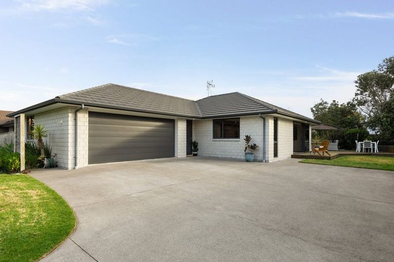 Photo of property in 15 Ian Place, Waihi Beach, 3611