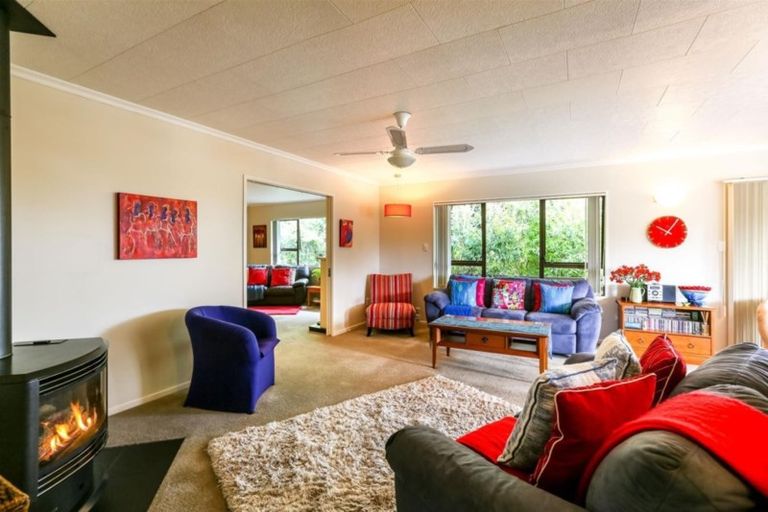 Photo of property in 18 Hickford Place, Okato, 4335