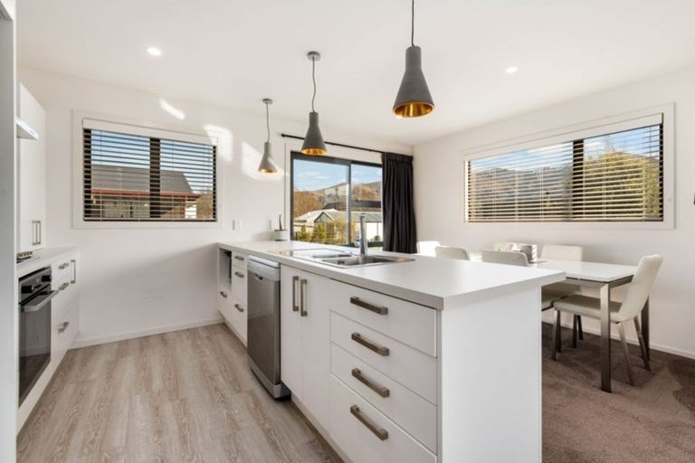 Photo of property in 11 Kapuka Lane, Wanaka, 9305