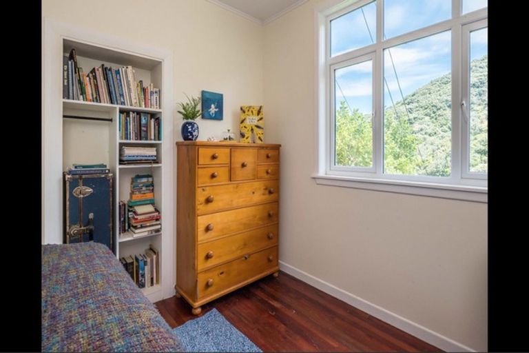 Photo of property in 175 Houghton Bay Road, Houghton Bay, Wellington, 6023