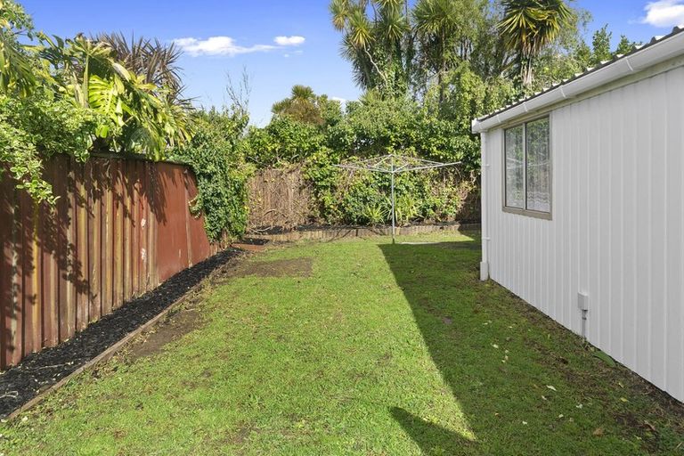 Photo of property in 2/120 Woodglen Road, Glen Eden, Auckland, 0602