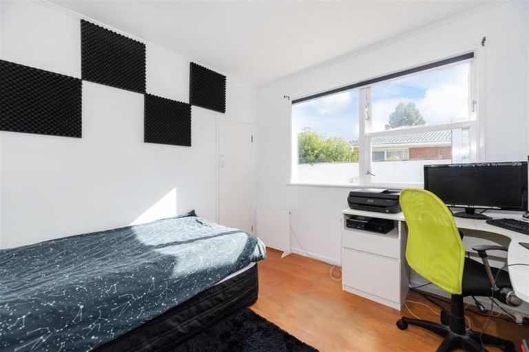 Photo of property in 61 La Rosa Street, Green Bay, Auckland, 0604