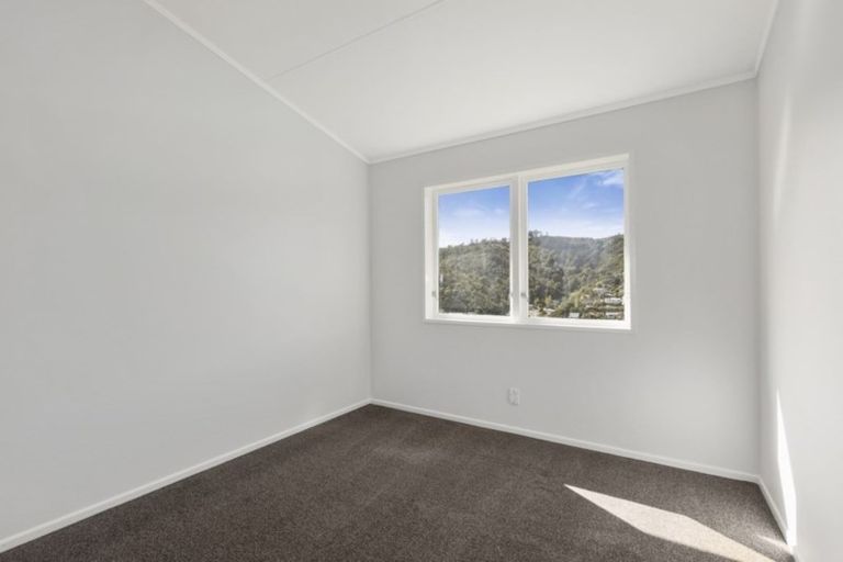 Photo of property in 18 Clapham Grove, Stokes Valley, Lower Hutt, 5019