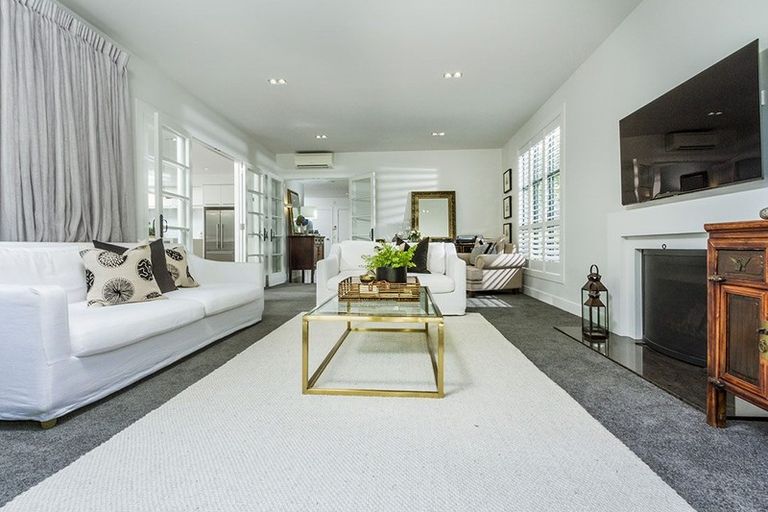 Photo of property in 2/16 Clifton Road, Hauraki, Auckland, 0622