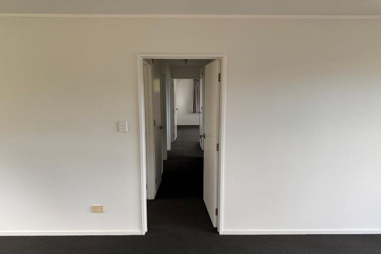 Photo of property in 10 Kaponga Crescent, New Lynn, Auckland, 0600