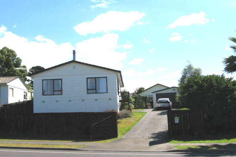 Photo of property in 19 Caribbean Drive, Unsworth Heights, Auckland, 0632