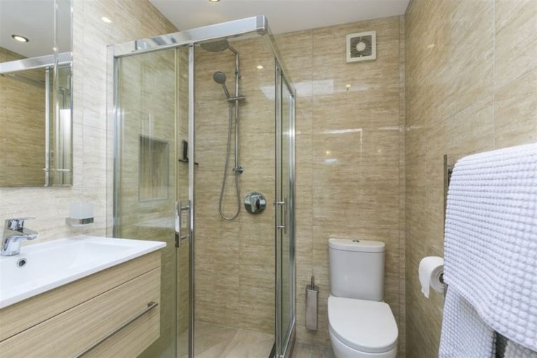 Photo of property in 1 Lanark Way, Northland, Wellington, 6012