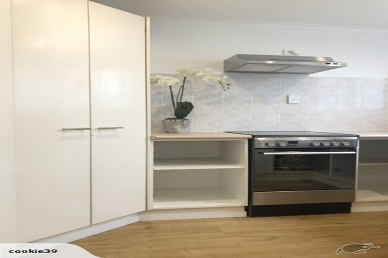 Photo of property in 1/90 Pupuke Road, Hillcrest, Auckland, 0627