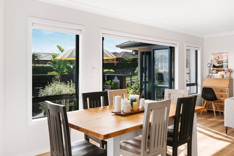 Photo of property in 16 Olive Close, Omokoroa, 3114