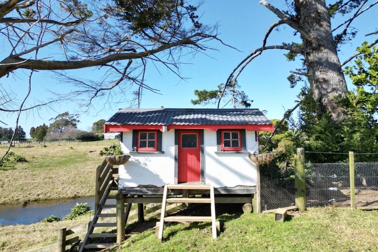 Photo of property in 172 Paraite Road, Paraite, New Plymouth, 4373