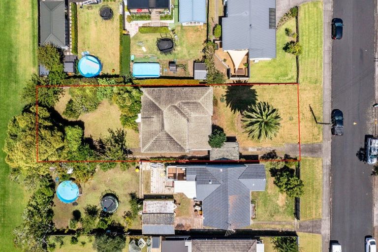 Photo of property in 17 Woodward Avenue, Mangere Bridge, Auckland, 2022