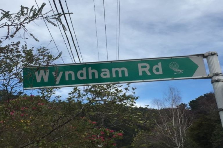 Photo of property in 136 Wyndham Road, Pinehaven, Upper Hutt, 5019