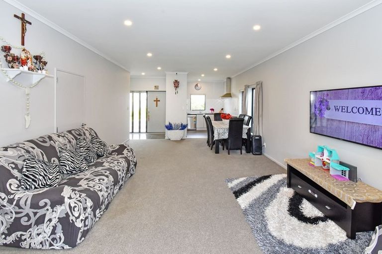 Photo of property in 37 Ipukarea Street, Weymouth, Auckland, 2103