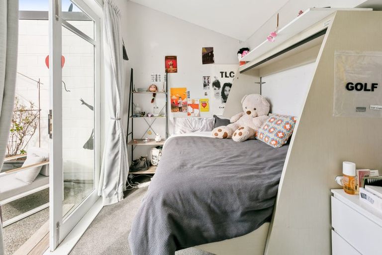 Photo of property in 55 The Parade, Island Bay, Wellington, 6023