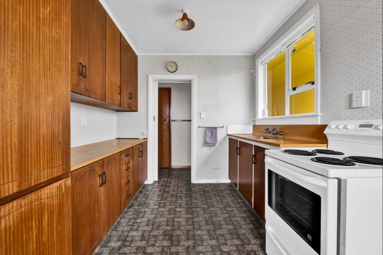 Photo of property in 9 Bone Crescent, Hawera, 4610