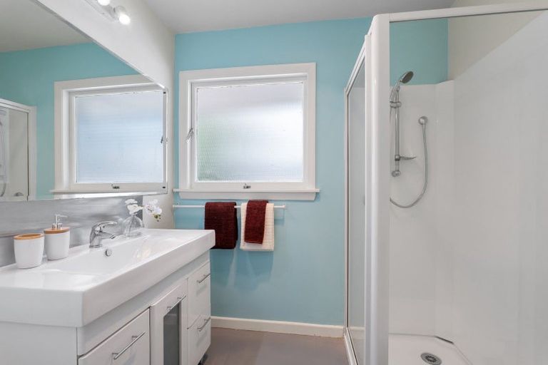 Photo of property in 223 Memorial Avenue, Burnside, Christchurch, 8053