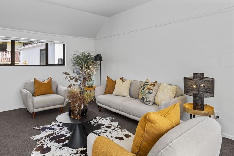 Photo of property in 1 Fairview Place, Westown, New Plymouth, 4310