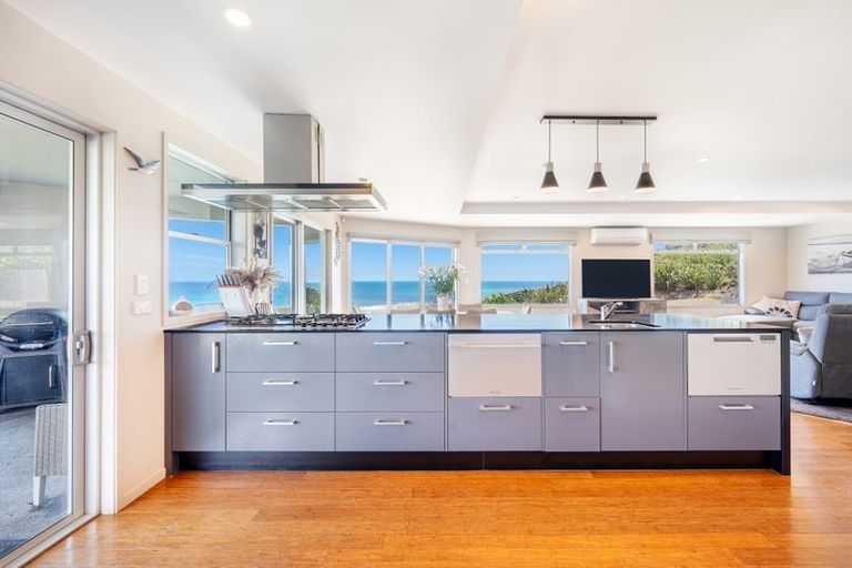 Photo of property in 20 Coates Avenue, Baylys Beach, Dargaville, 0377