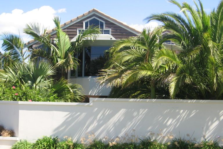 Photo of property in 2/40 Gulf View Road, Murrays Bay, Auckland, 0630