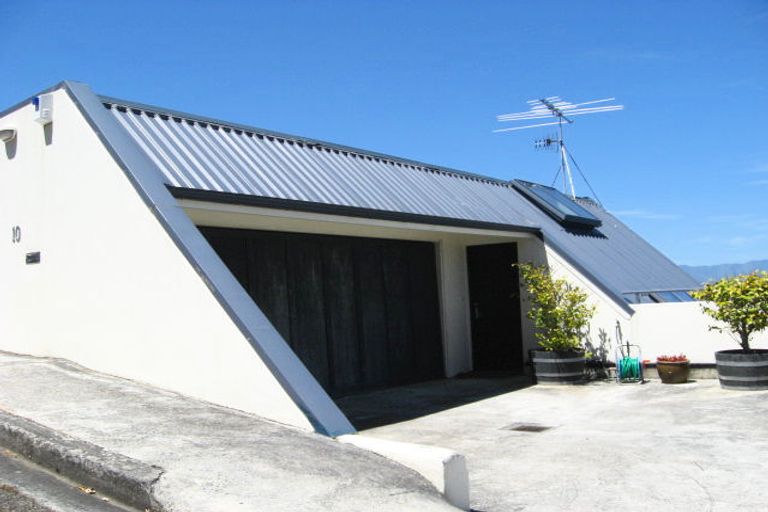 Photo of property in 10 Shalimar Crescent, Khandallah, Wellington, 6035