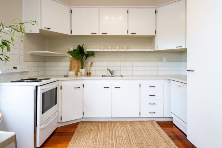 Photo of property in 44 Georges Drive, Napier South, Napier, 4110