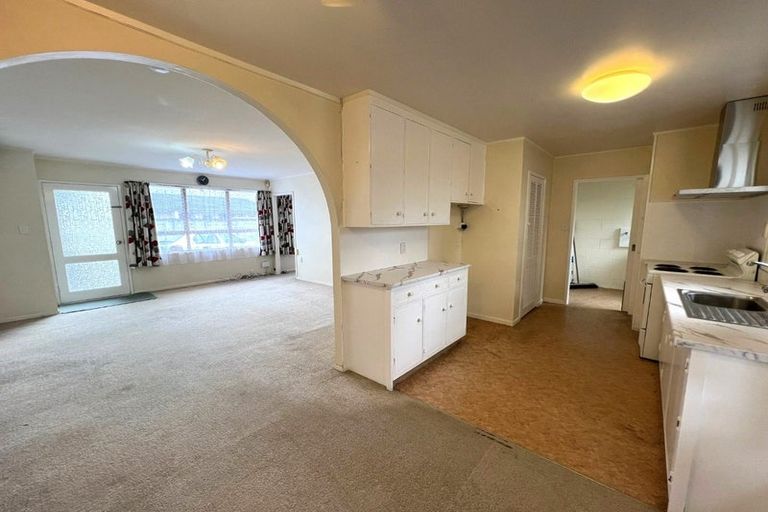 Photo of property in 2/43 Challen Close, Conifer Grove, Takanini, 2112