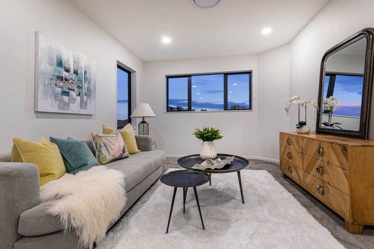 Photo of property in 32 Paparahi Place, Wainui, Silverdale, 0992