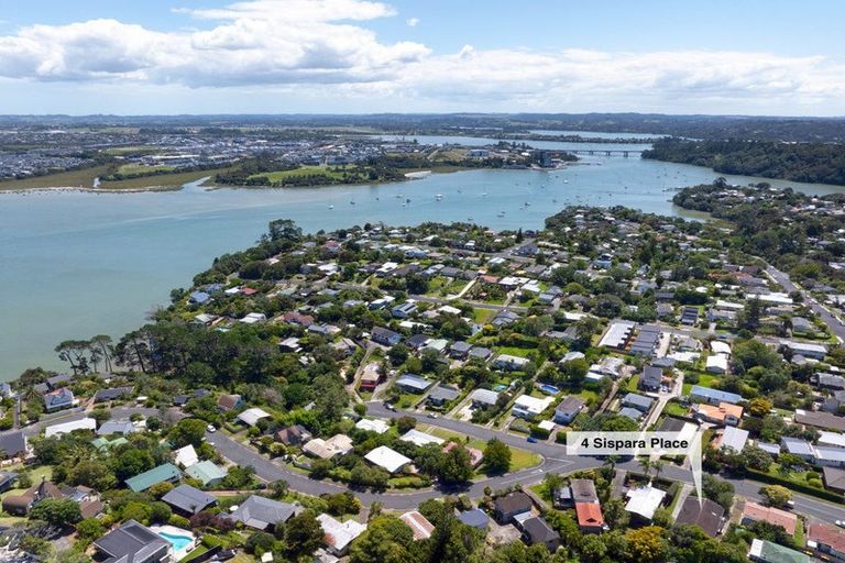 Photo of property in 4 Sispara Place, Beach Haven, Auckland, 0626