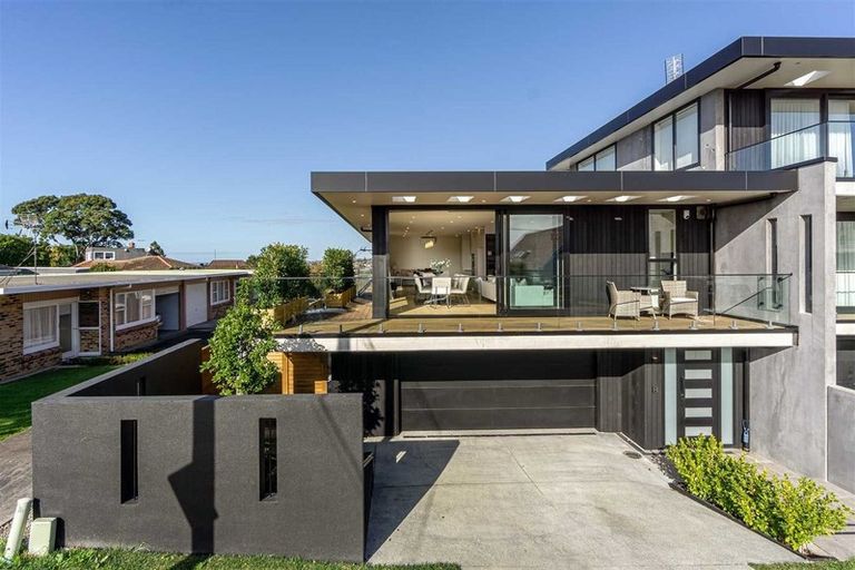 Photo of property in 11c Montgomery Avenue, Rothesay Bay, Auckland, 0630