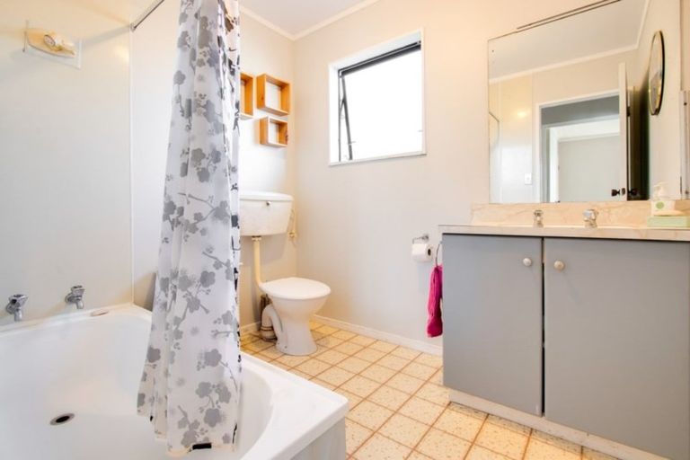 Photo of property in 2/53 Bill Hercock Street, Pirimai, Napier, 4112