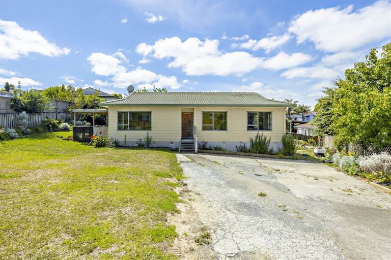 Photo of property in 11 Lori Place, Massey, Auckland, 0614