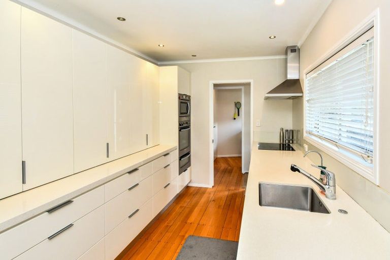 Photo of property in 2 Hillcrest Grove, Hillpark, Auckland, 2102