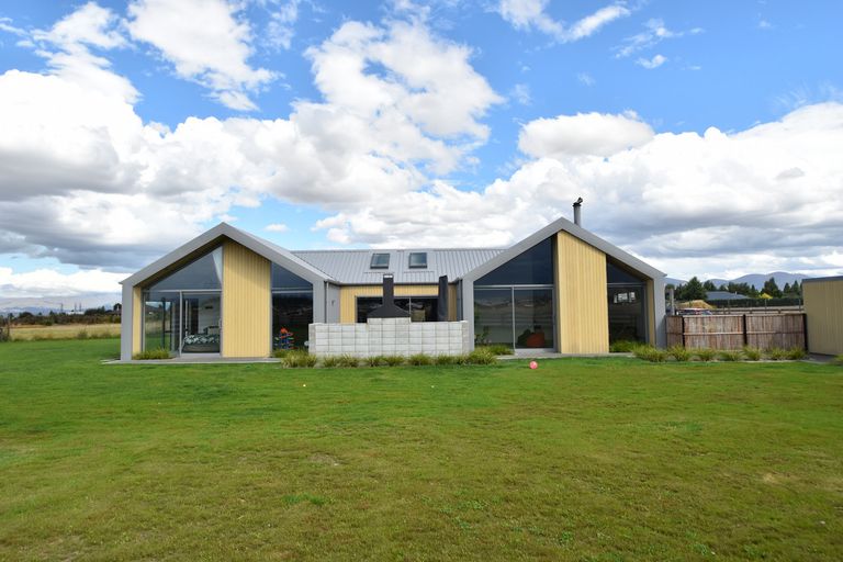 Photo of property in 21 Peak Drive, Twizel, 7901