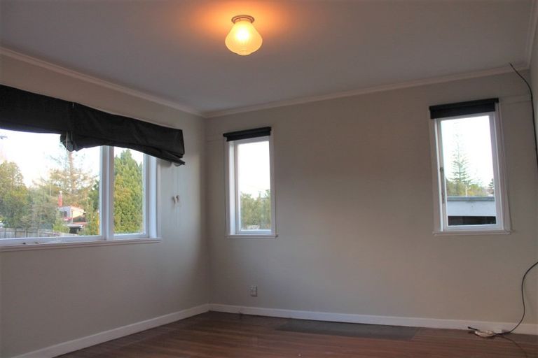 Photo of property in 1/1 Wattle Road, Sunnyvale, Auckland, 0612