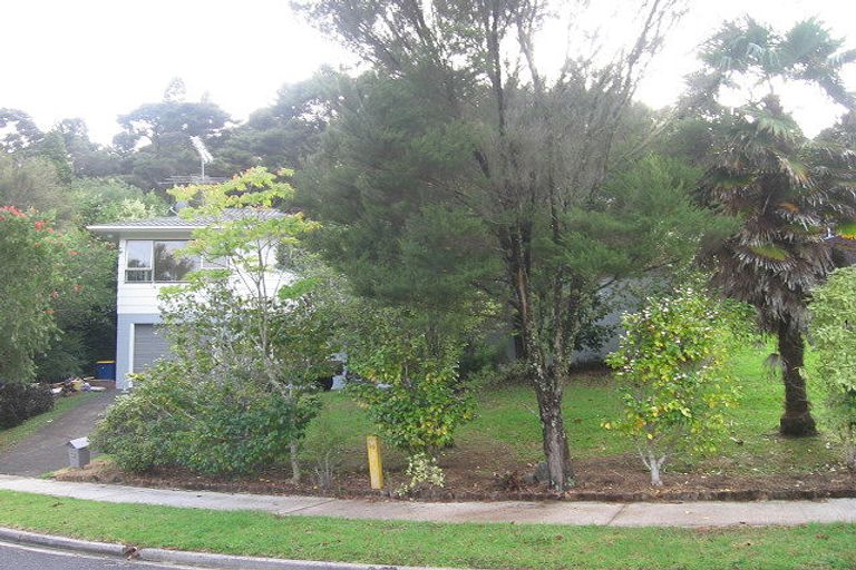 Photo of property in 35 Mappin Place, Chatswood, Auckland, 0626