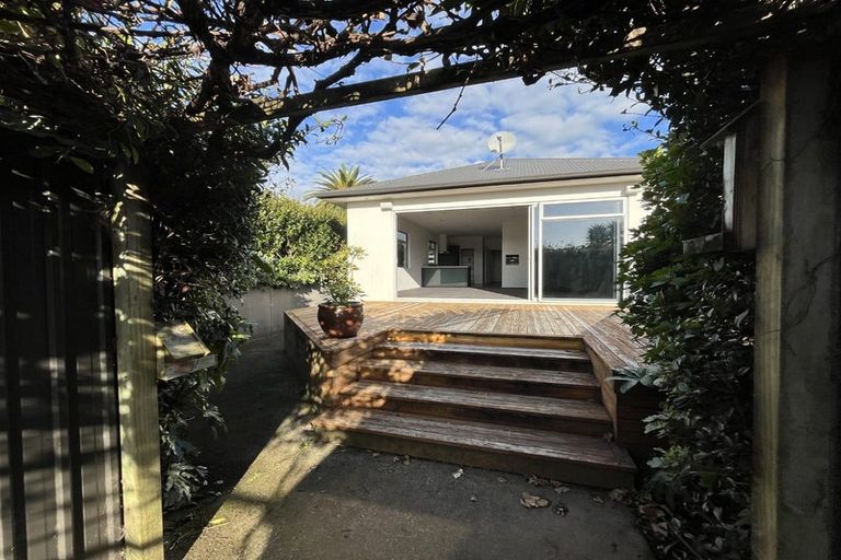 Photo of property in 292 Devon Street West, New Plymouth, 4310