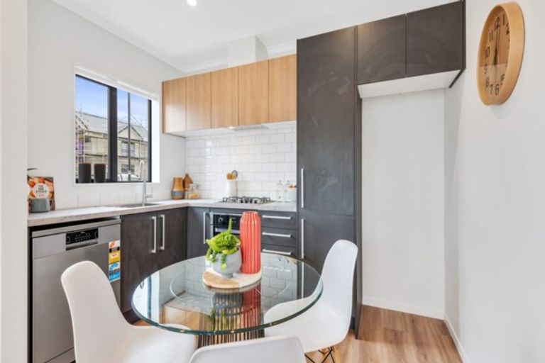 Photo of property in 37 Nganui Avenue, Takanini, 2112