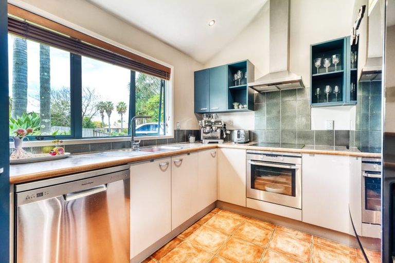 Photo of property in 76 Lothian Brae, Wattle Downs, Auckland, 2103