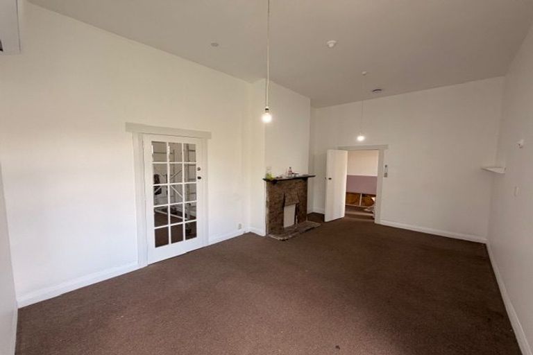 Photo of property in 60 Kelburn Parade, Kelburn, Wellington, 6012