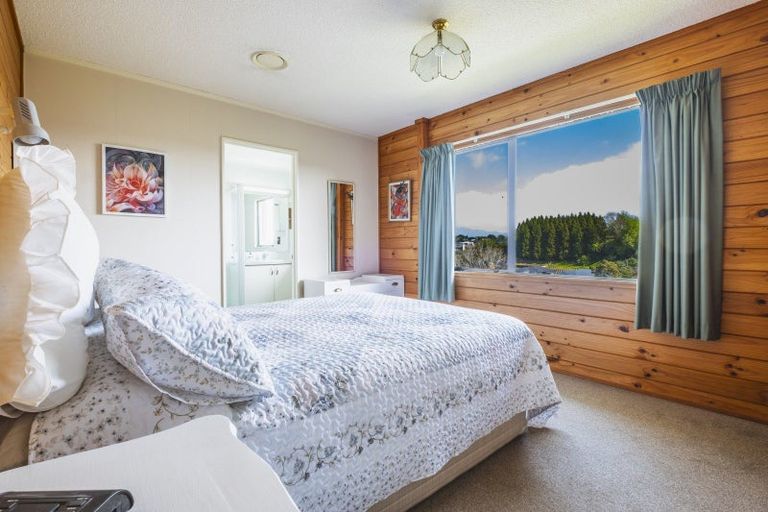 Photo of property in 26 Marchant Place, Westown, New Plymouth, 4310