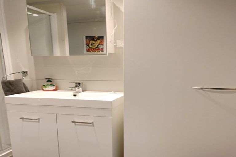 Photo of property in 26 Mackinnon Terrace, Sunshine Bay, Queenstown, 9300