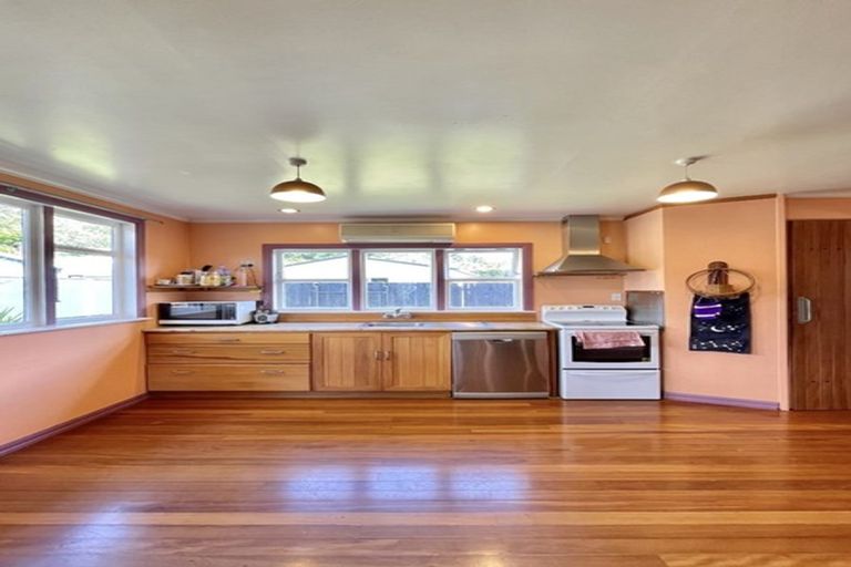 Photo of property in 2 Somme Road, Silverstream, Upper Hutt, 5019