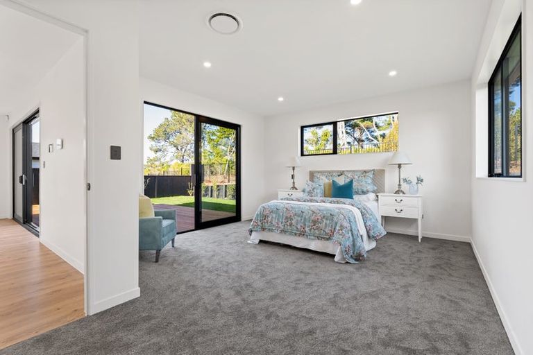 Photo of property in 36 Skulander Crescent, Orewa, 0931